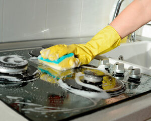 Move-in kitchen cleaning